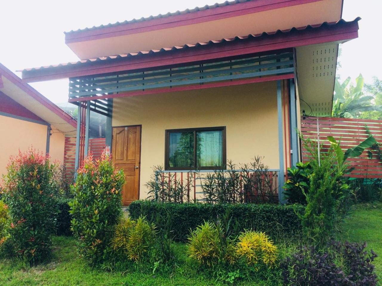 Phu Chaem House Hotel Mae Chaem Exterior photo