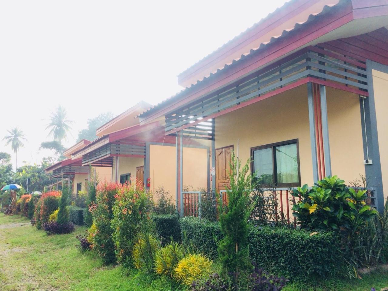Phu Chaem House Hotel Mae Chaem Exterior photo